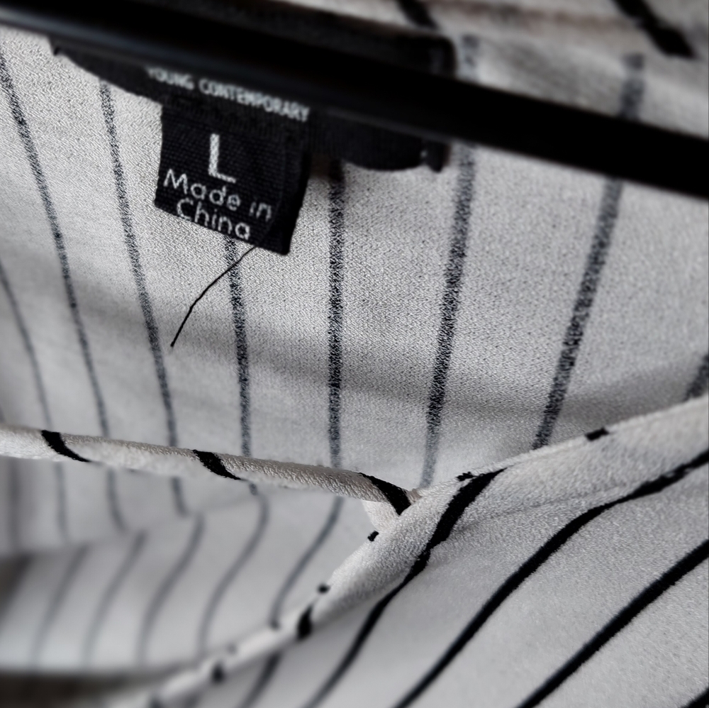 *NEW* My Emblem Contemporary Pinstriped Top Black White - Picture 5 of 5